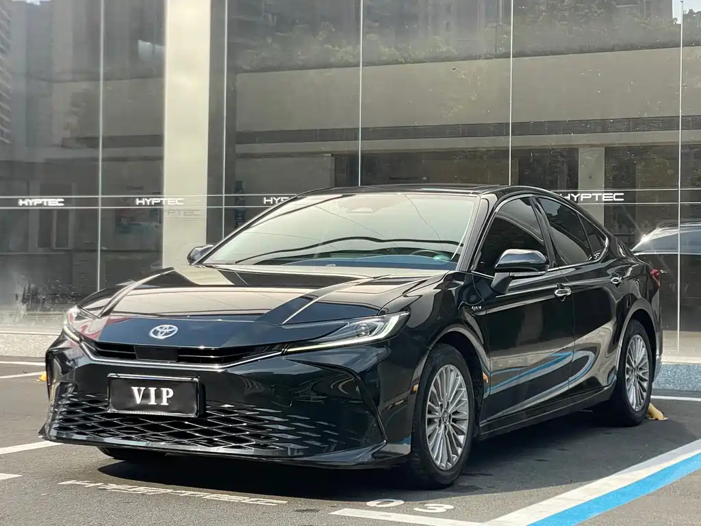 Toyota Camry — миниатюра 3