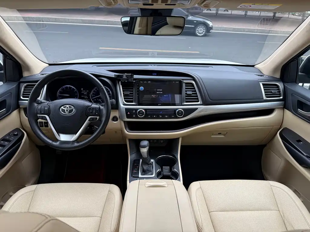 Toyota Highlander 2018 2.0T Luxury 7 мест V