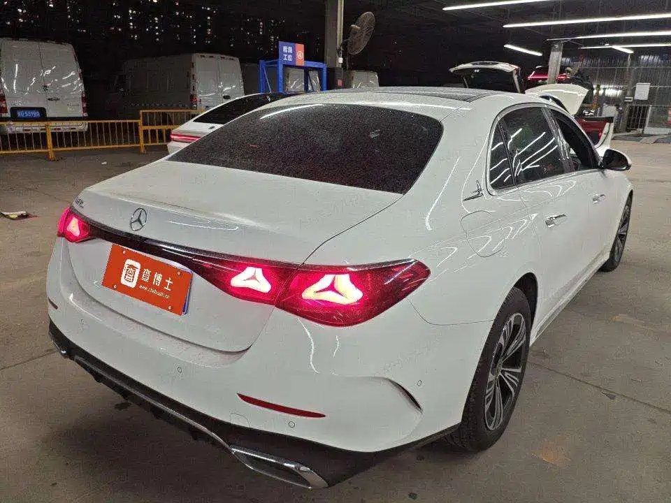 Mercedes-Benz E-Class — миниатюра 2