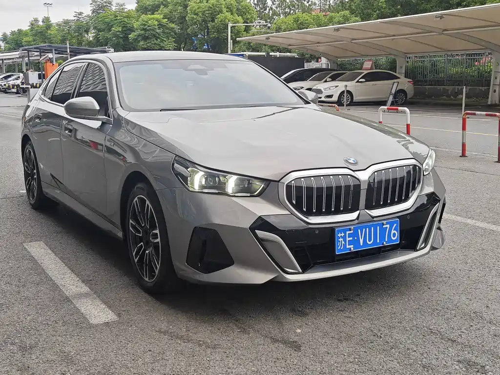 BMW 5 Series — миниатюра 3