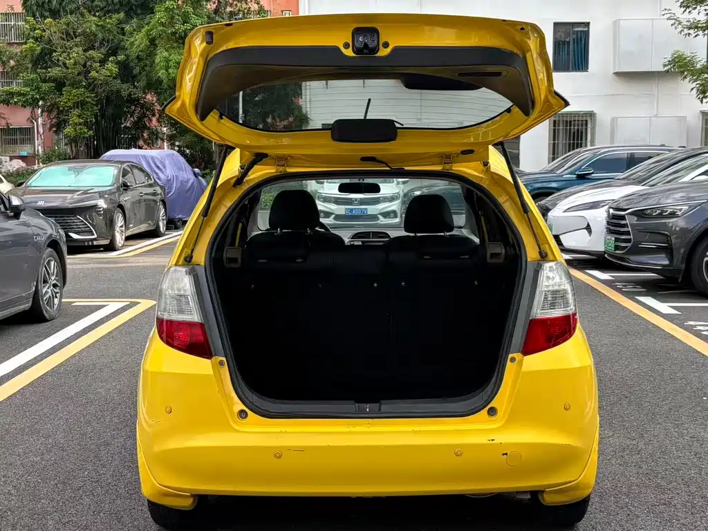 Honda Fit — миниатюра 9