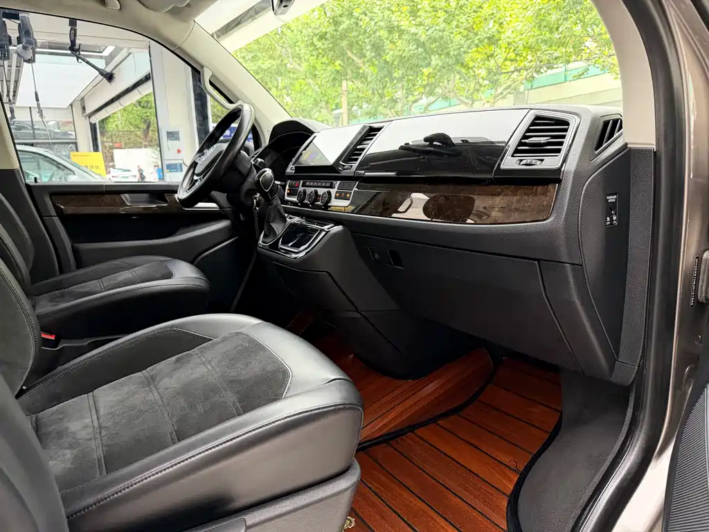 Volkswagen Multivan — миниатюра 9