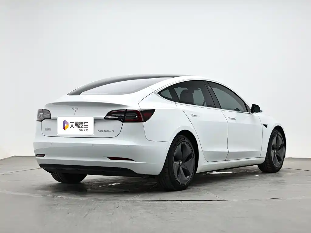Tesla Model 3 — миниатюра 3