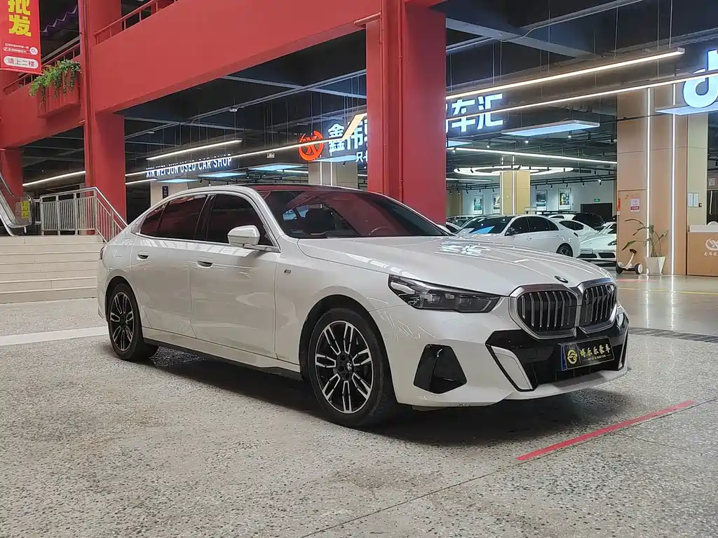 BMW 5 Series — миниатюра 3