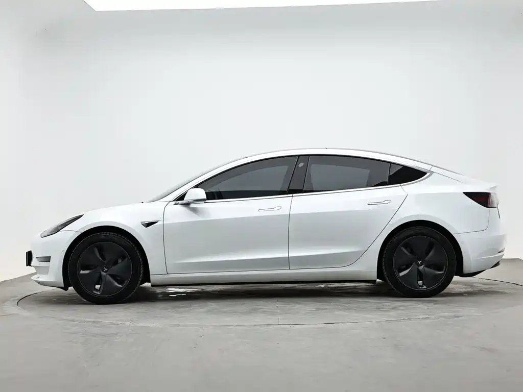 Tesla Model 3 — миниатюра 6