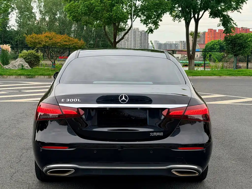 Mercedes-Benz E-Class — миниатюра 9