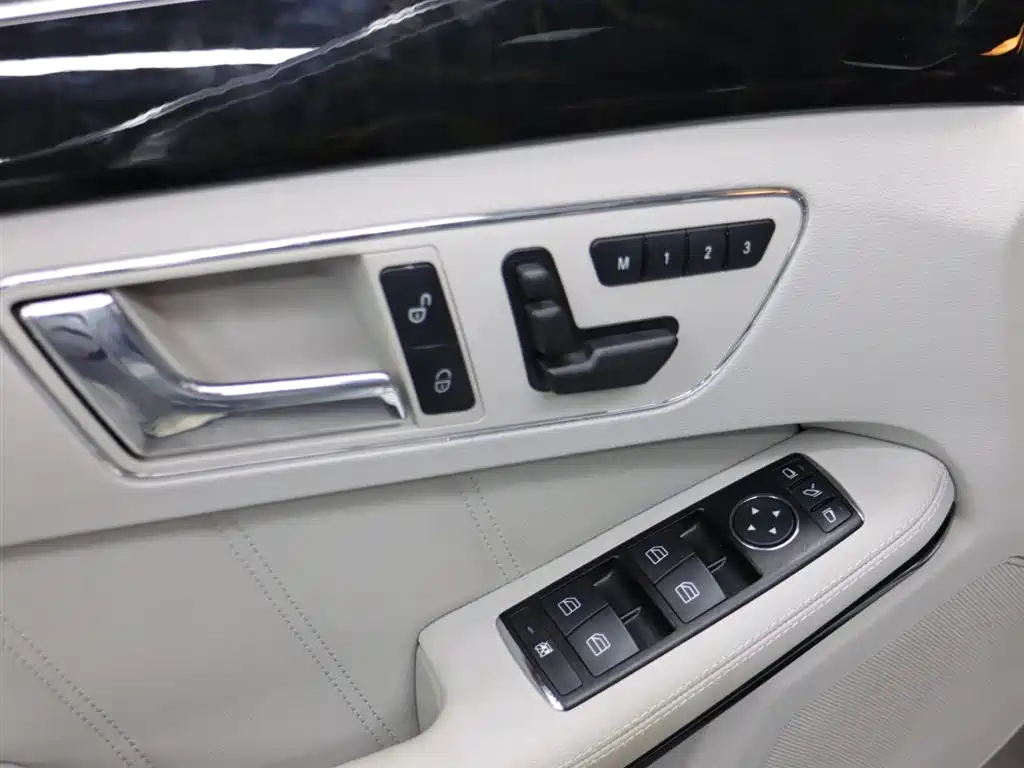 Mercedes-Benz E-Class E 2010 E 200 CGI