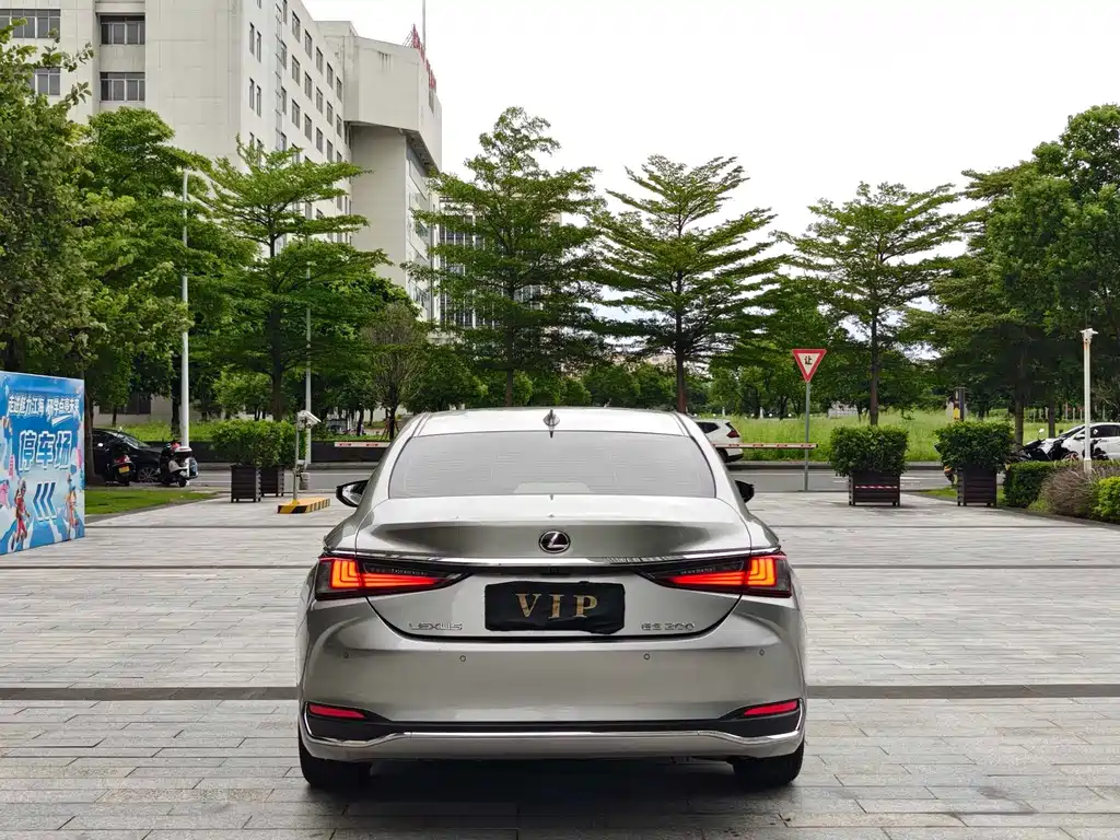 Lexus ES — миниатюра 14