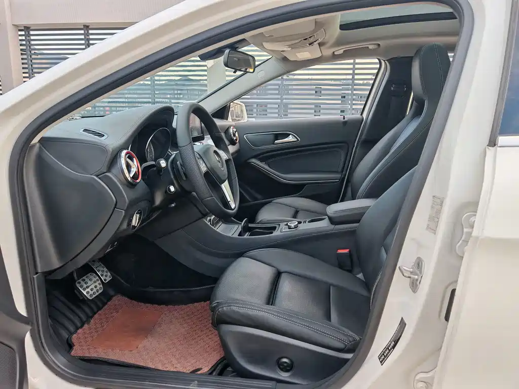 Mercedes-Benz GLA — миниатюра 8