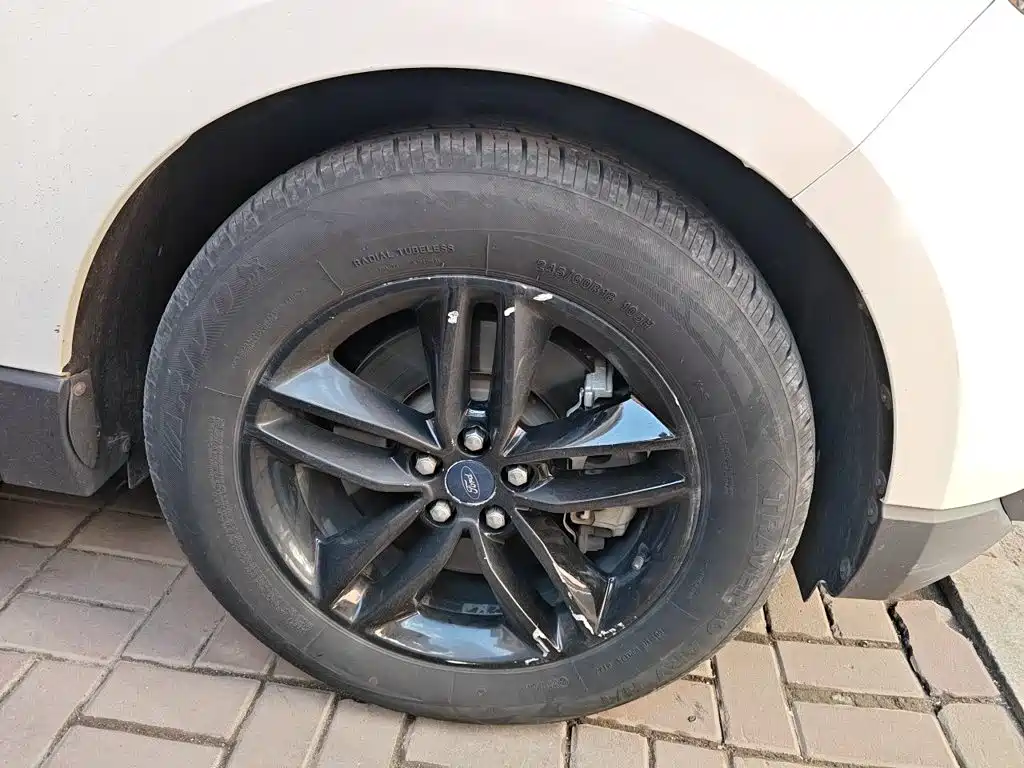 Ford Edge — миниатюра 8