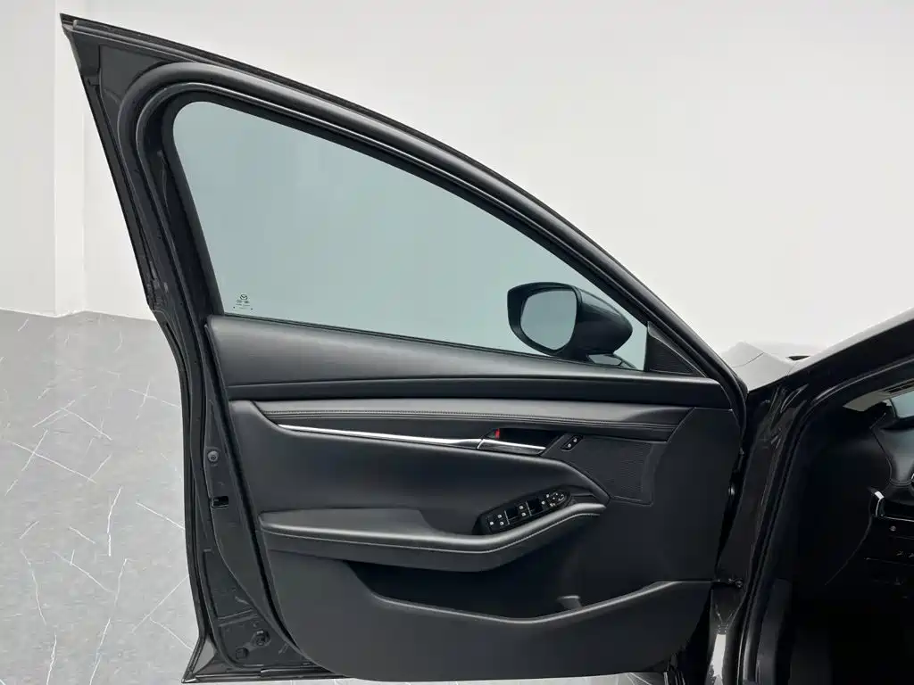 Mazda 3 Axela — миниатюра 12