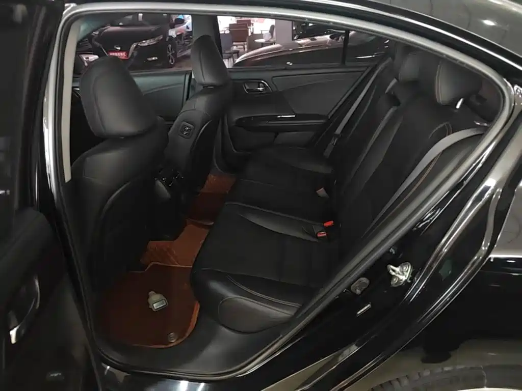Honda Accord — миниатюра 17