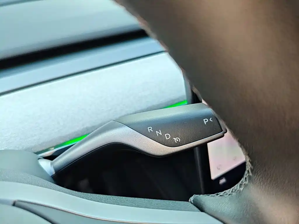 Tesla Model Y — миниатюра 11