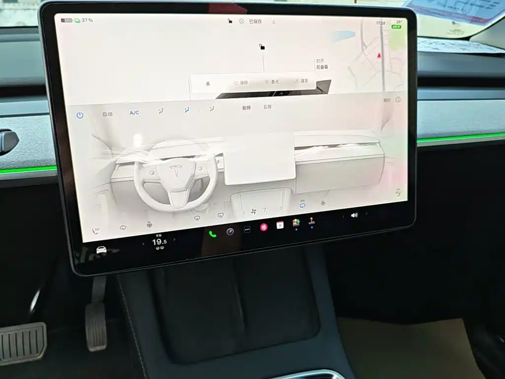 Tesla Model Y — миниатюра 10