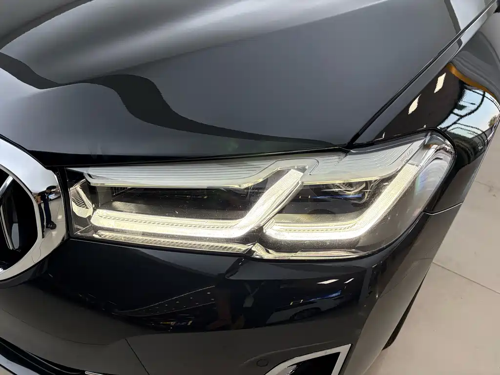 BMW 5 Series — миниатюра 10