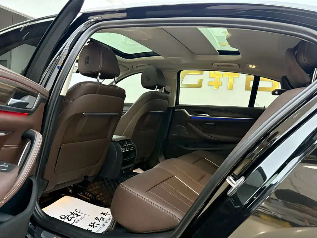 BMW 5 Series — миниатюра 18