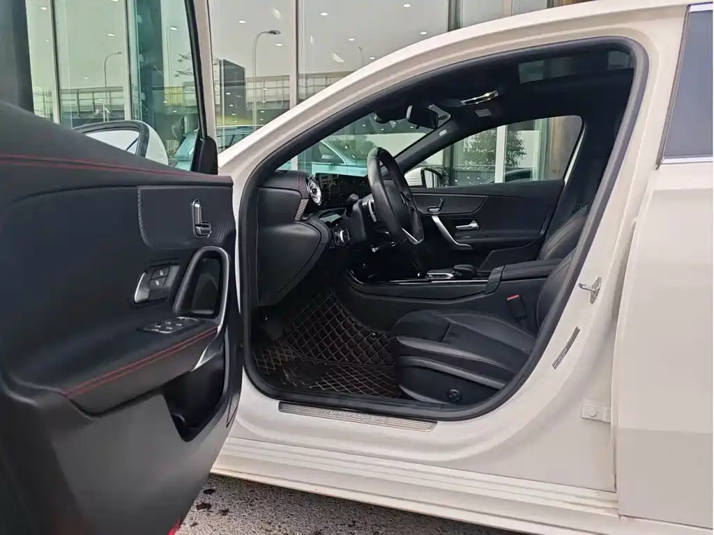 Mercedes-Benz A-Class A 2023 A 200 L Fashion