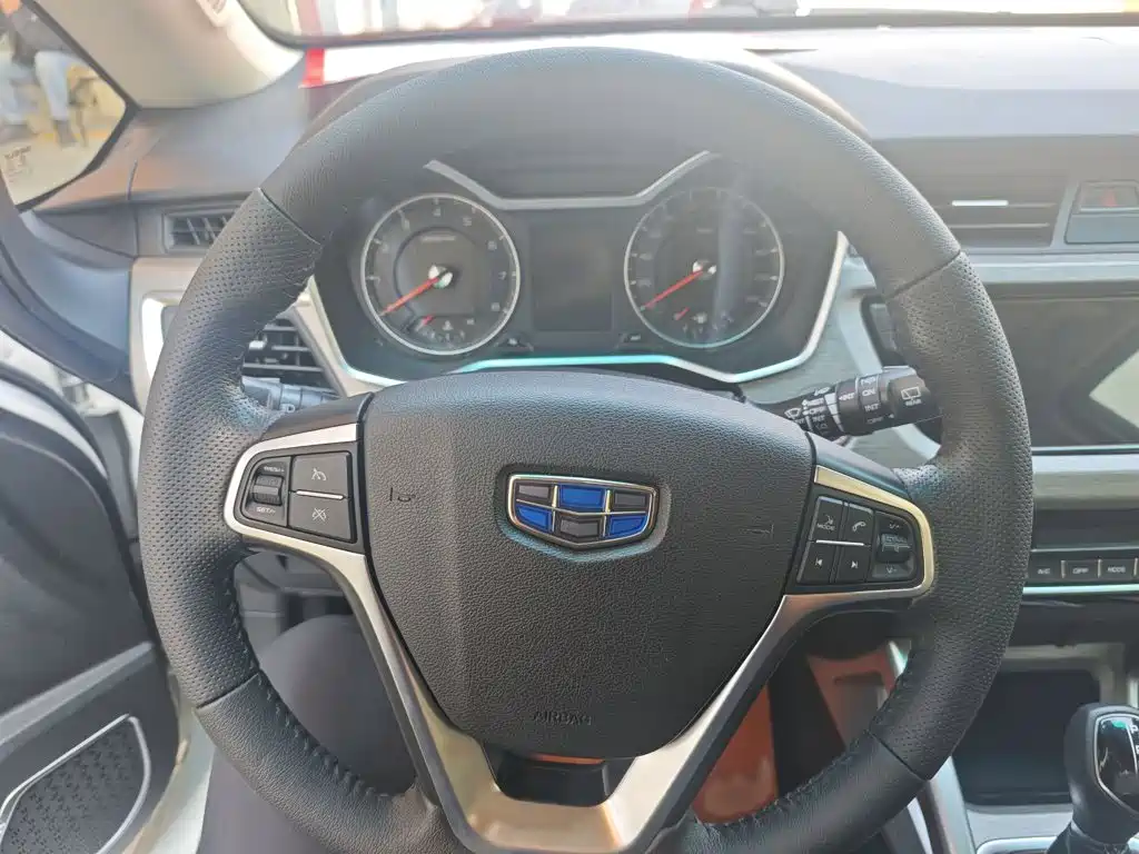Geely Vision X3 — миниатюра 9