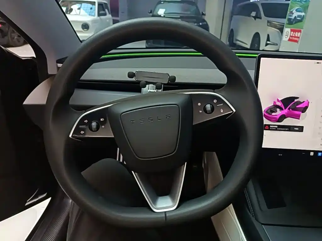 Tesla Model 3 — миниатюра 11