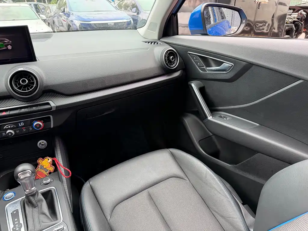 Audi Q2L e-tron — миниатюра 10