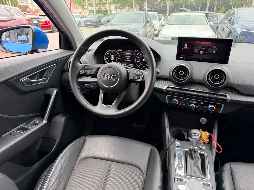 Audi Q2L e-tron — миниатюра 11