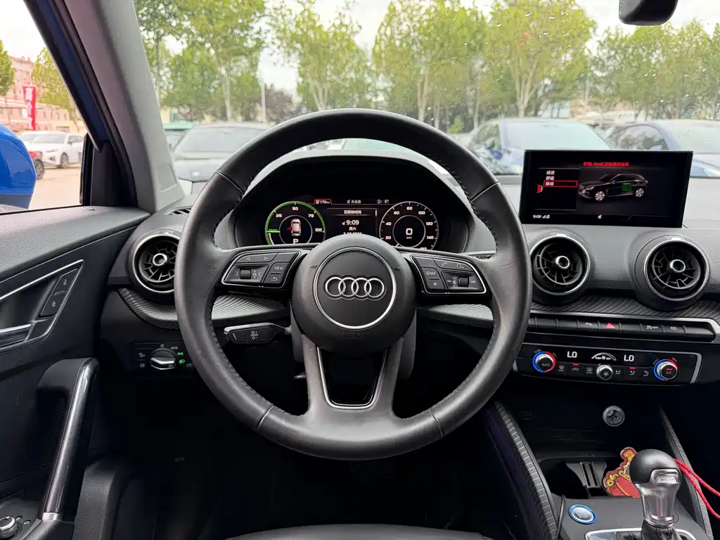Audi Q2L e-tron — миниатюра 12