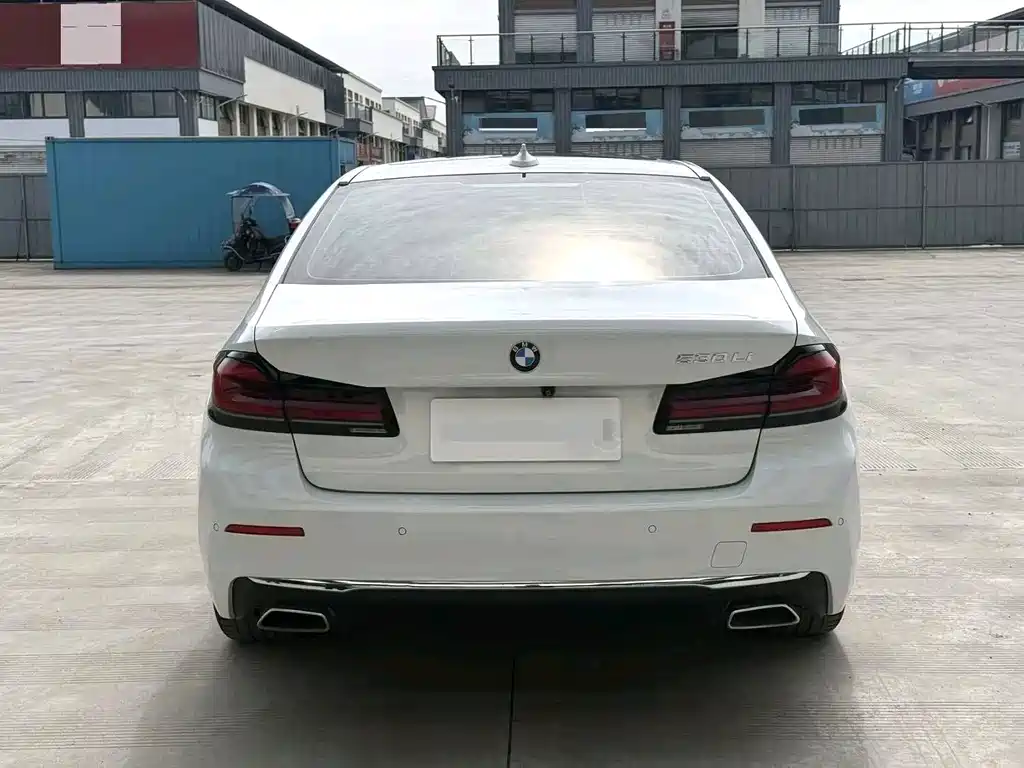 BMW 5 Series — миниатюра 6