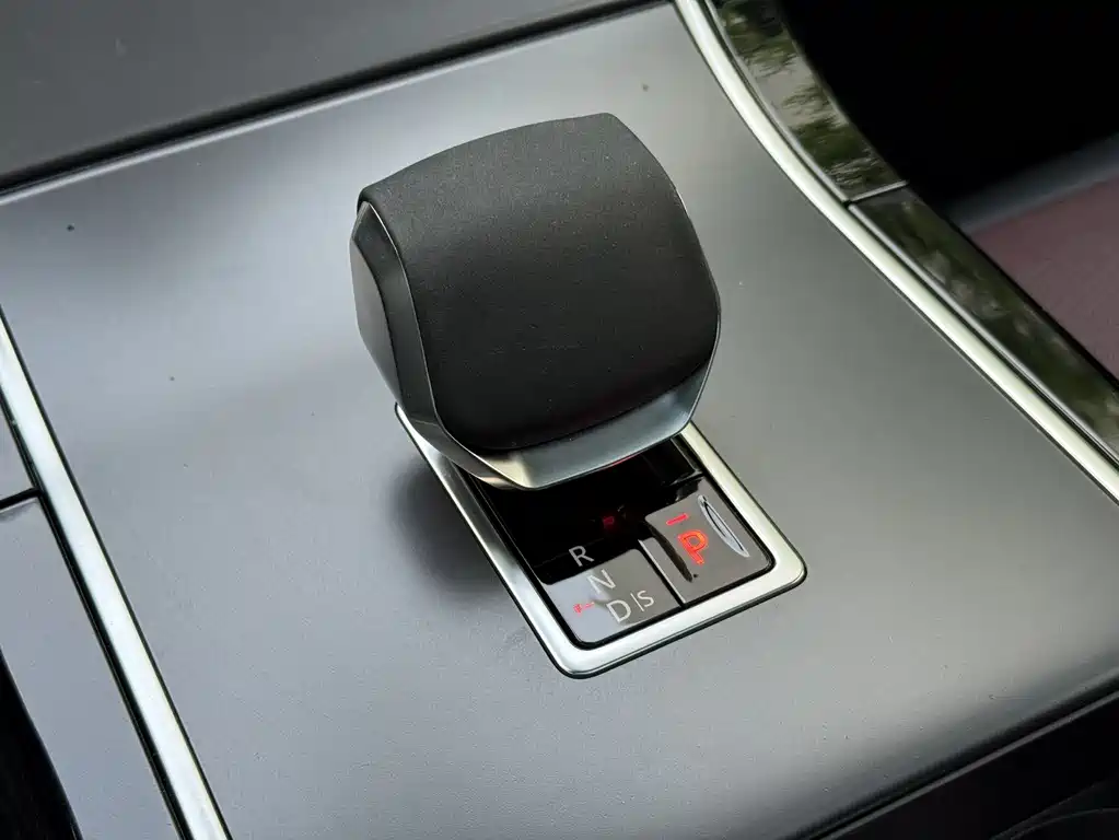 Land Rover Range Rover Velar 2025 Dynamic HSE