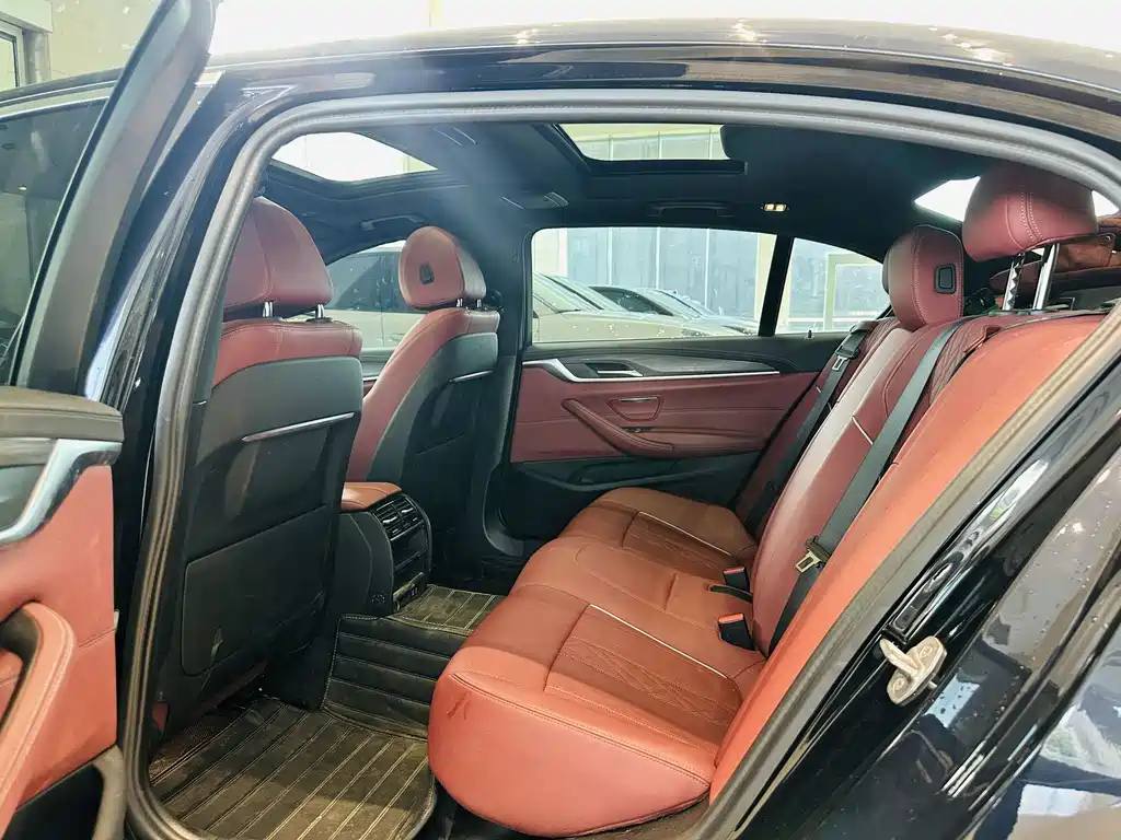 BMW 5 Series — миниатюра 6