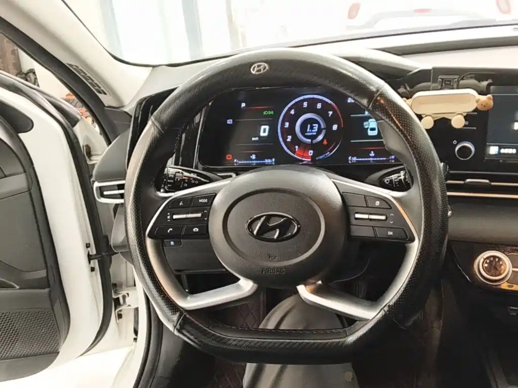 Hyundai Elantra — миниатюра 11