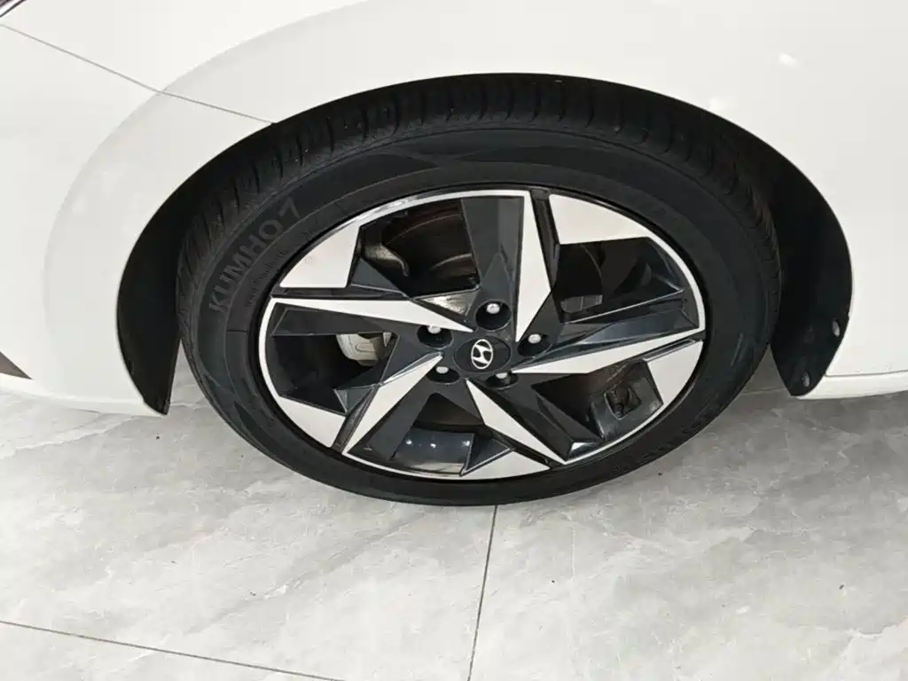 Hyundai Elantra — миниатюра 23