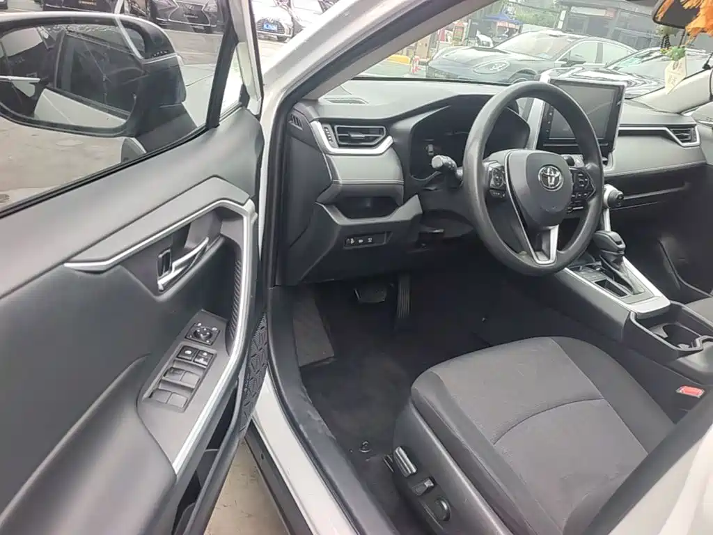 Toyota RAV4 — миниатюра 16