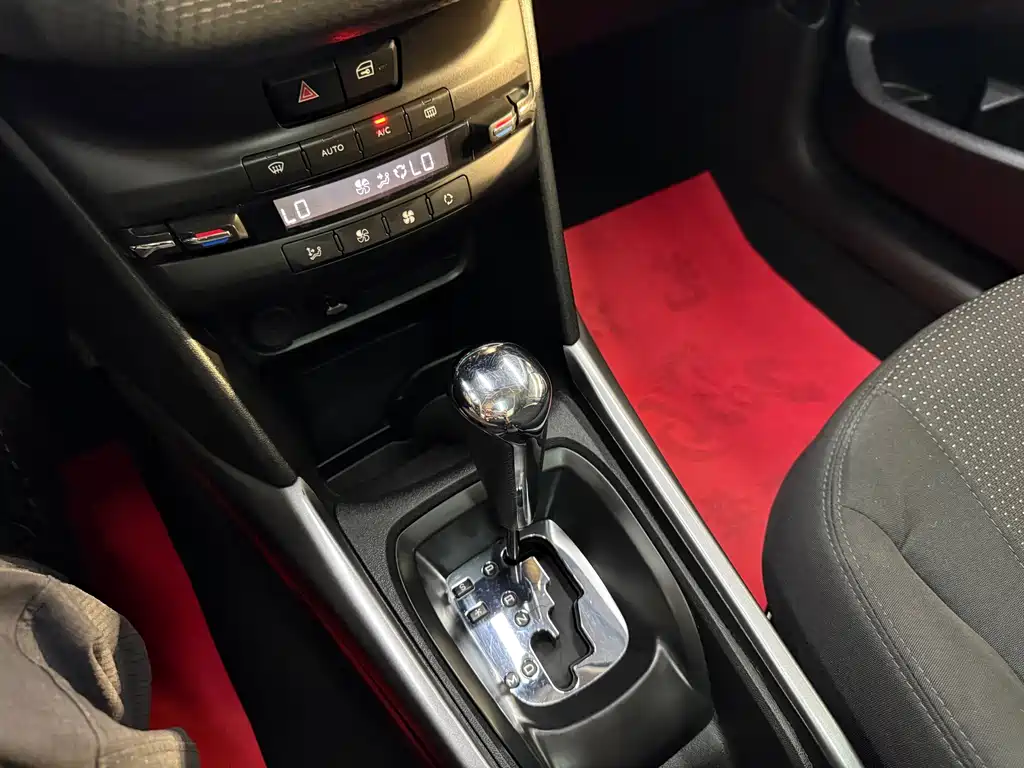 Peugeot 2008 — миниатюра 16