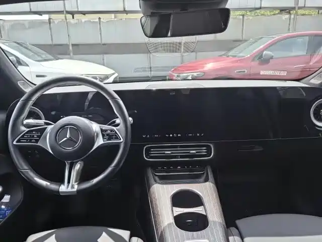Mercedes-Benz CLA 2025 300L