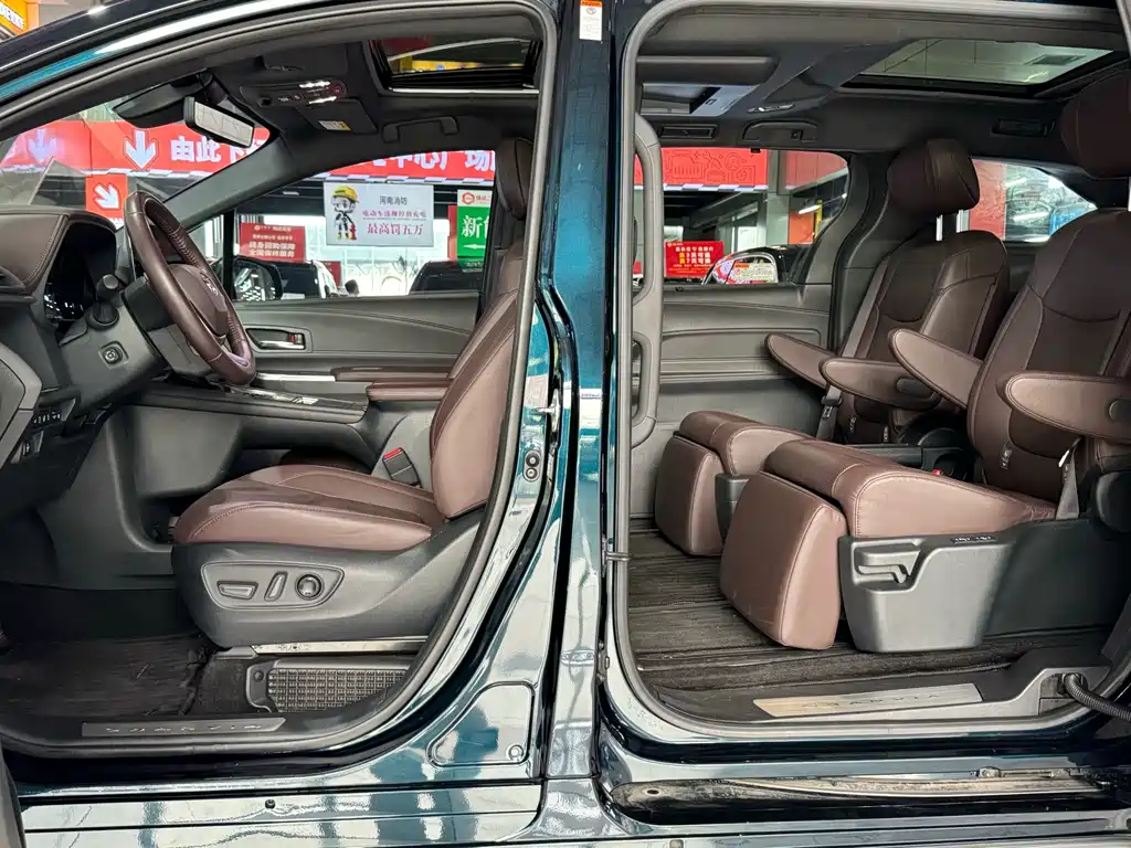 Toyota Granvia — миниатюра 21