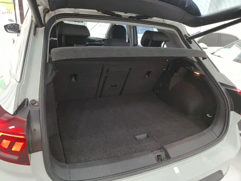 Volkswagen T-Roc — миниатюра 19