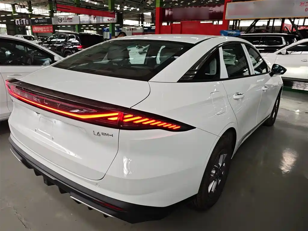 Geely Galaxy Galaxy L6 L6 2025 EM-i 60km