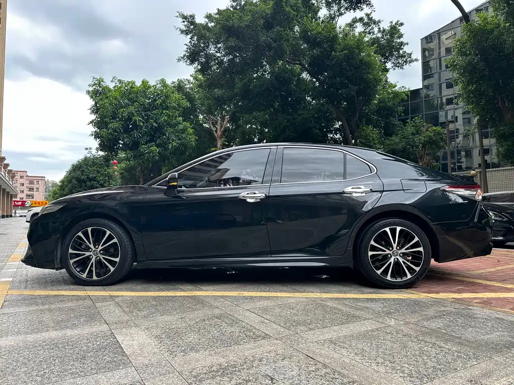 Toyota Camry — миниатюра 8