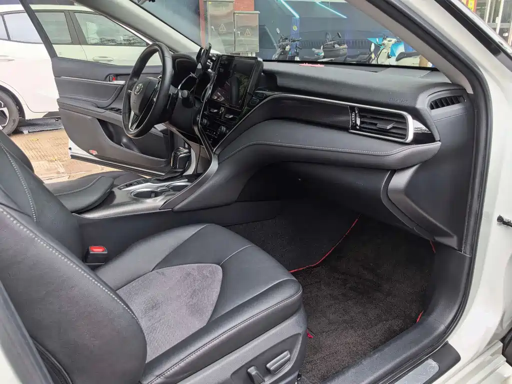 Toyota Camry — миниатюра 9