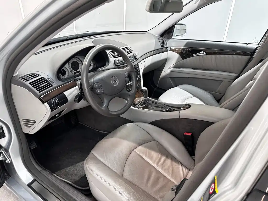 Mercedes-Benz E-Class — миниатюра 7