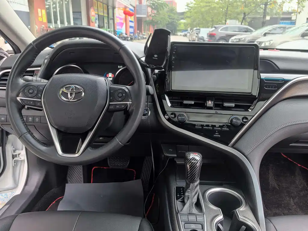 Toyota Camry — миниатюра 12