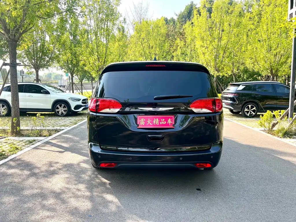 Chrysler Grand Voyager (Import) — миниатюра 5