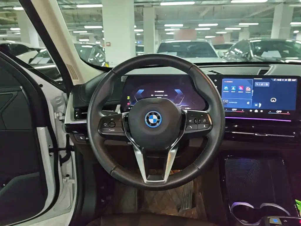 BMW iX1 — миниатюра 11