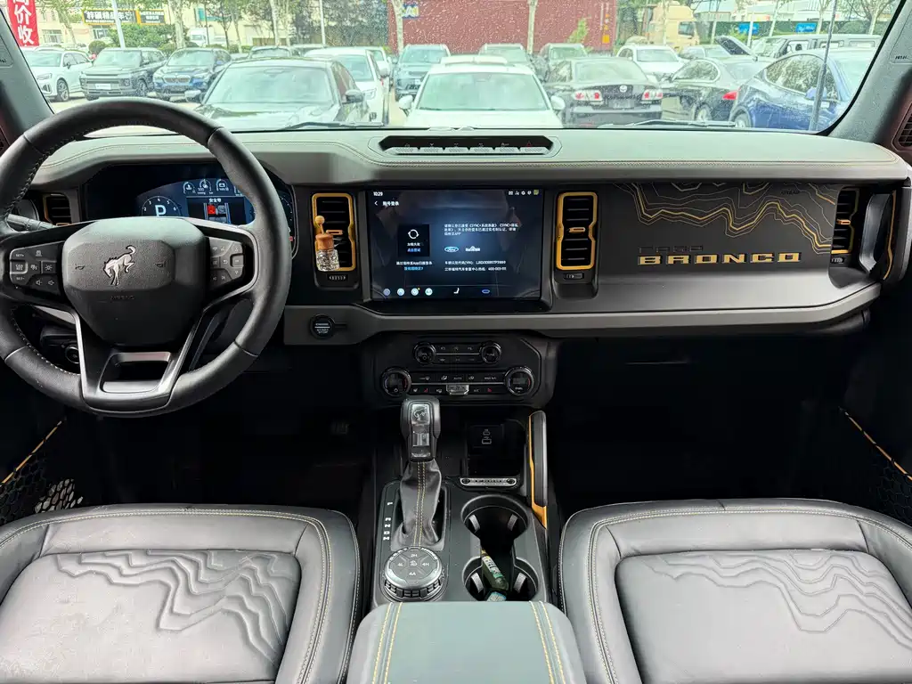 Ford Bronco — миниатюра 9