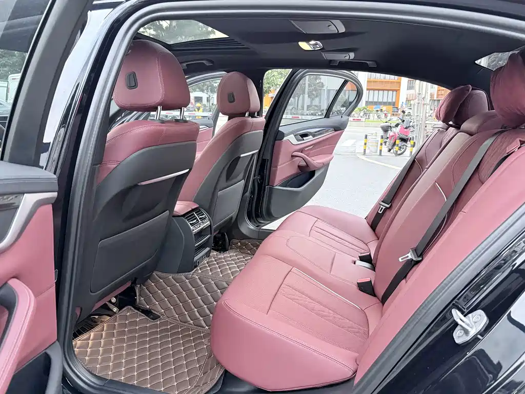 BMW 5 Series — миниатюра 6