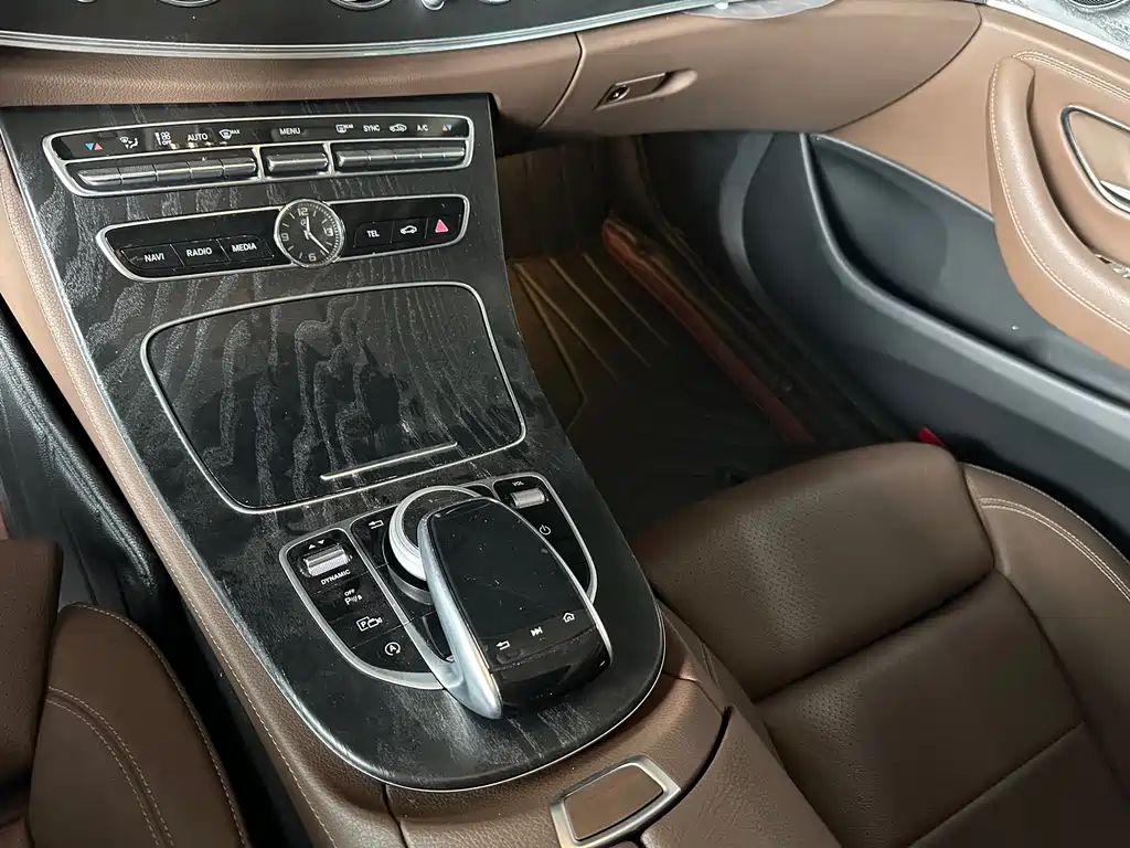 Mercedes-Benz E-Class — миниатюра 9