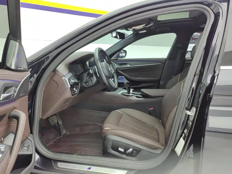 BMW 5 Series — миниатюра 9