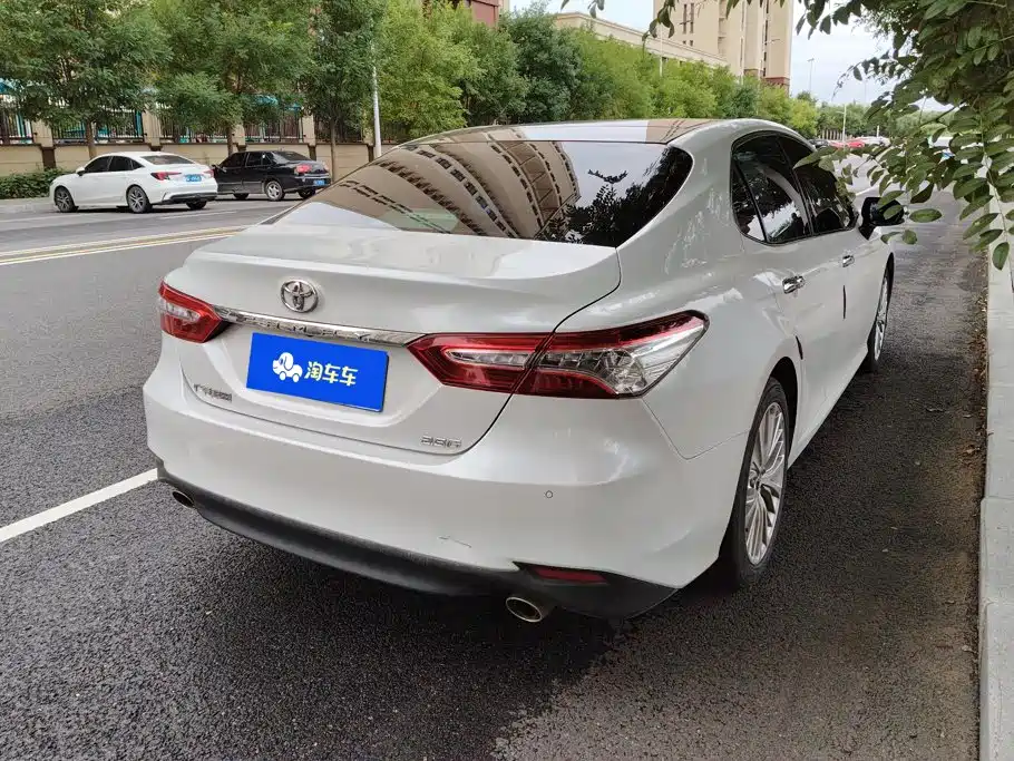 Toyota Camry — миниатюра 3
