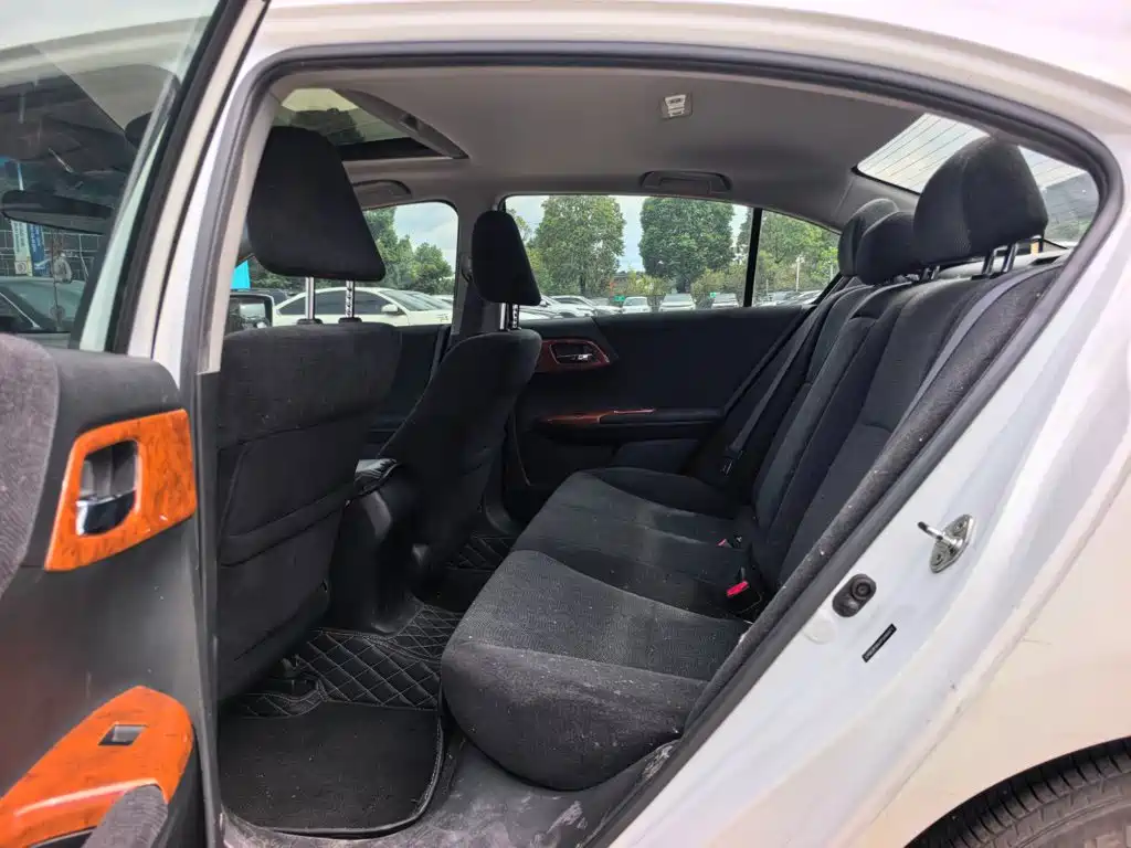 Honda Accord — миниатюра 9