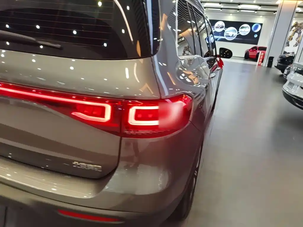 Mercedes-Benz EQB — миниатюра 8